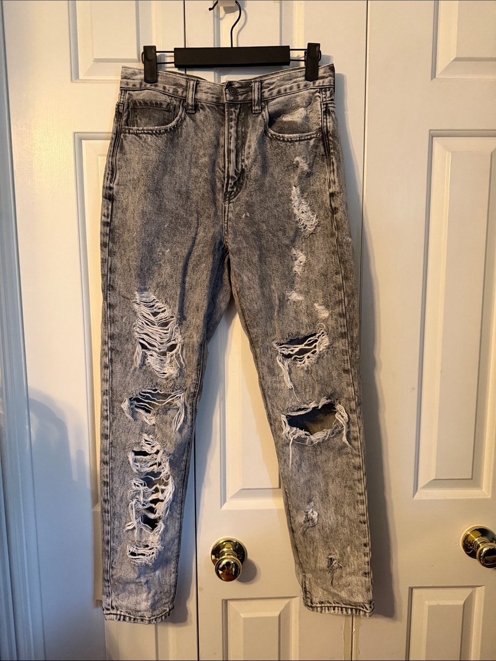 American Eagle Outfitters women's Slim Straight Distressed Grey Acid-Wash Jeans